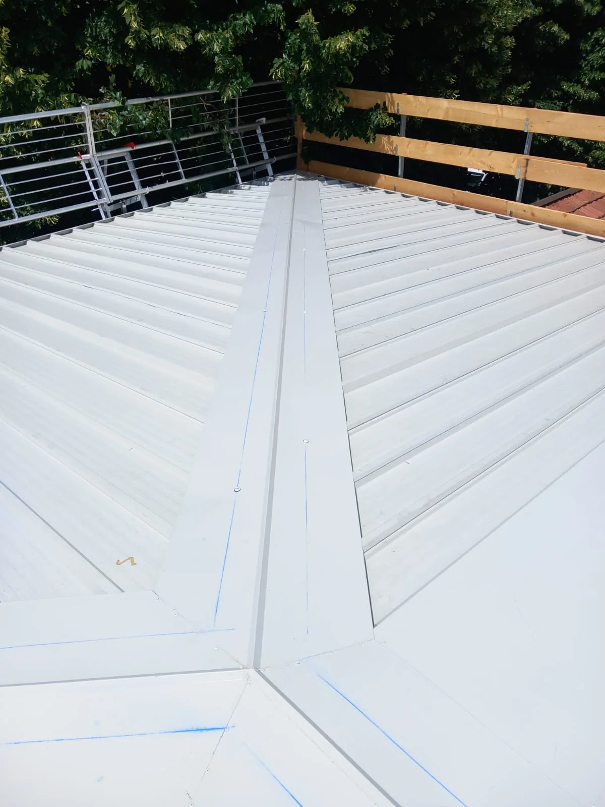 Parma · copertura rinnovata con pannelli metallici isolanti