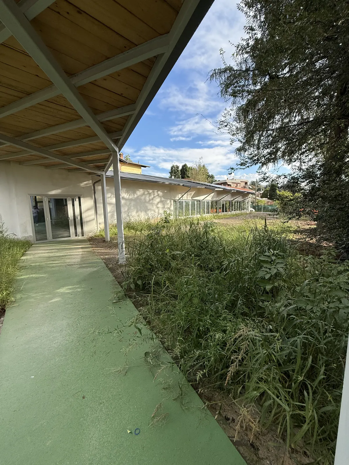 Percorso coperto di collegamento con la scuola