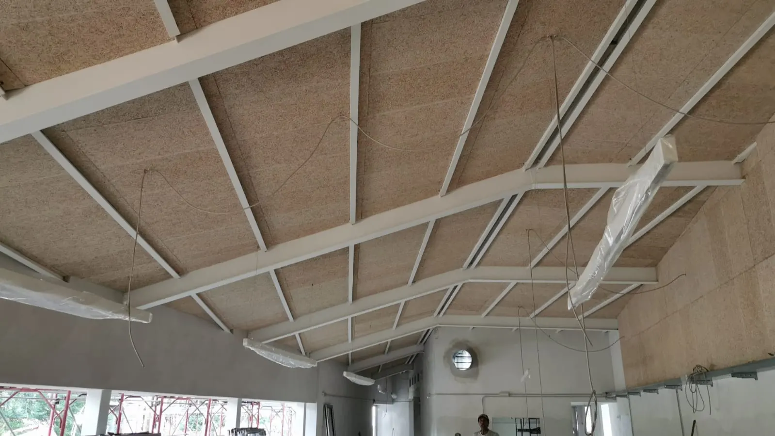 Struttura della copertura e finiture interne in lavorazione
