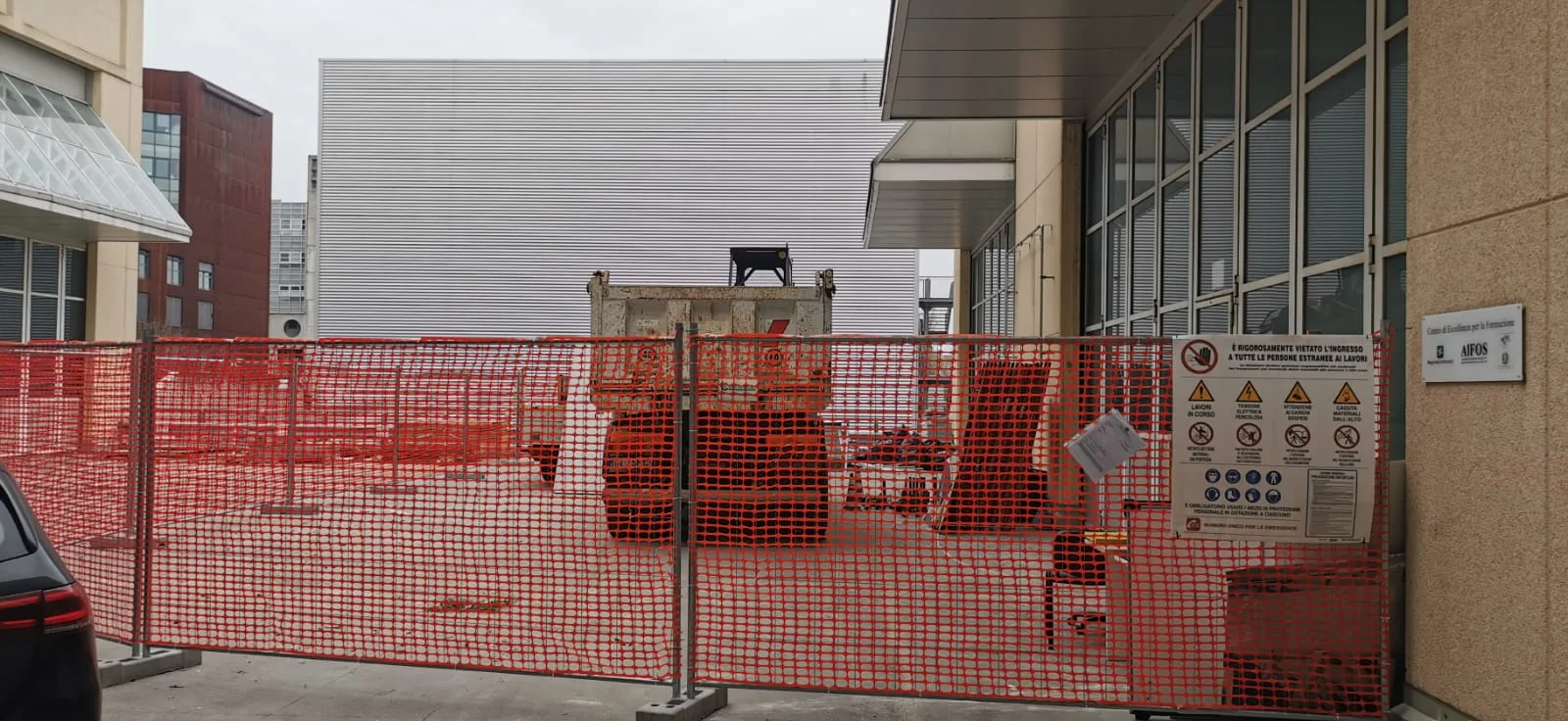 Allestimento e delimitazione dell’area esterna di cantiere