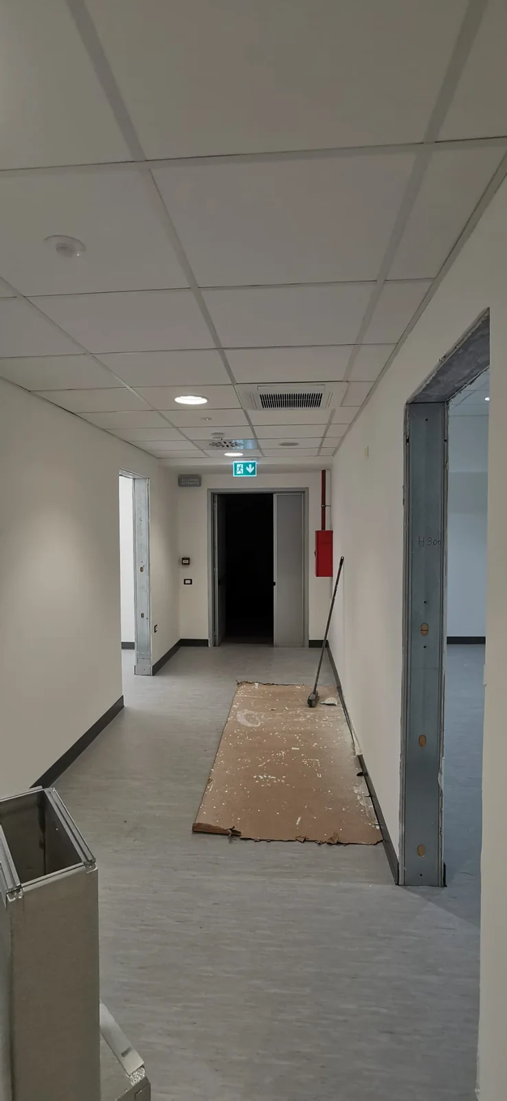 Corridoio e finiture dei nuovi ambienti durante le lavorazioni
